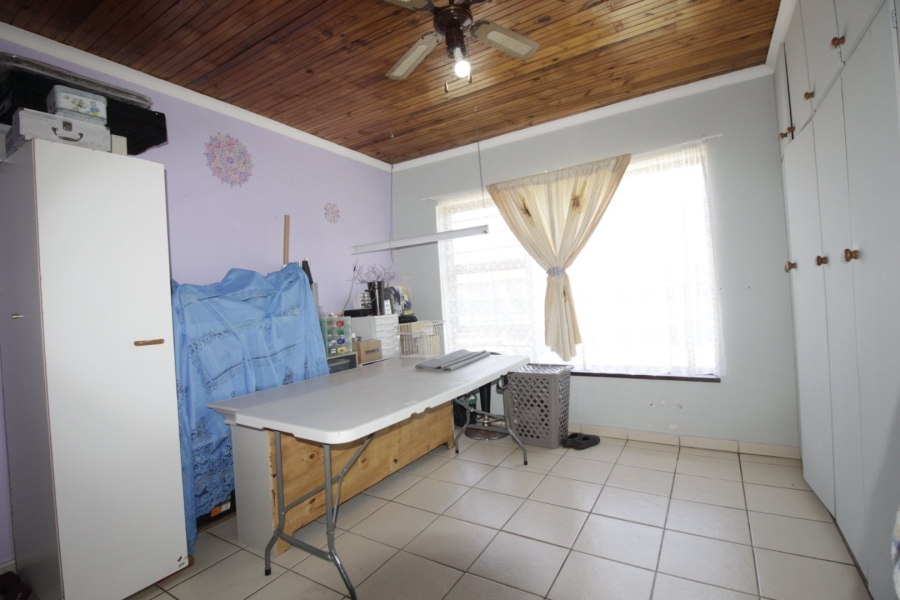 6 Bedroom Property for Sale in Wavecrest Eastern Cape